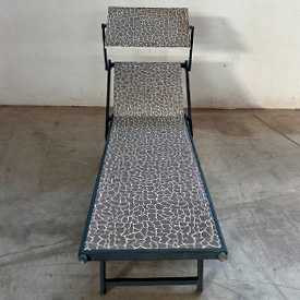 Lettino in alluminio con tettino 3 posizioni telaio laccato nero, senza compassi telo Jacquard.