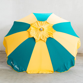 Ombrellone 200/10 in alluminio, modello fiore corpo bicolore giallo/verde, cappello giallo, scritta Bagni Stella, senza bastone sotto.