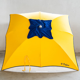 Ombrellone 170x170 alluminio modello stella corpo giallo, cappello blu, scritta Il Delfino senza bastone sotto.
