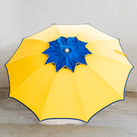 Ombrellone 90/10 in alluminio modello Stella, corpo giallo-cappello blu, senza bastone sotto.