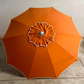 Ombrellone in alluminio 200/10 mod. Fiore con soffietto colore arancio bordino ecru, telaio nuovo, senza bastone sotto.