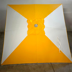 Ombrellone in alluminio Quadro, misura mt. 2x2 bicolore bianco/giallo, cappello giallo - copertura nuova senza bastone sotto alluminio.